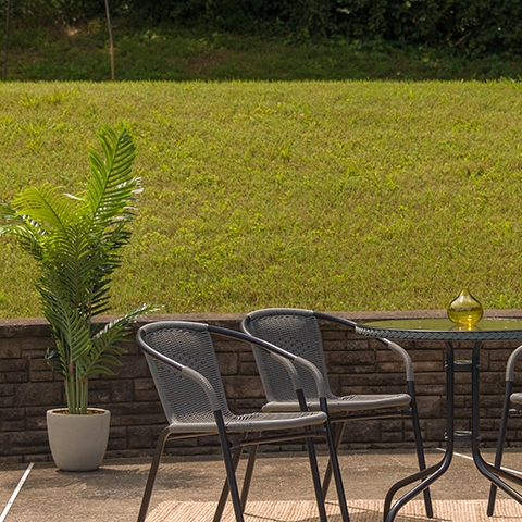 28RD Gray Table Set w/Rattan